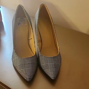 Marc Fisher brand checkered pump